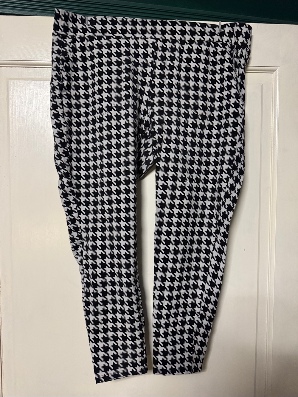 torrid Black and White Houndstooth Leggings